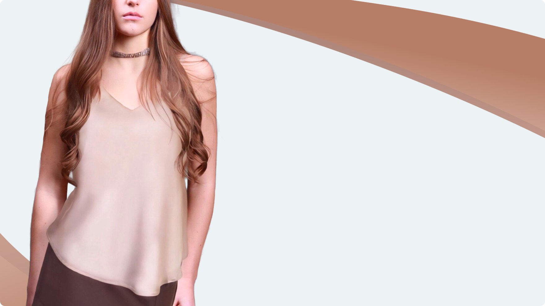 Аккуратно фиксируется завязками, подстраиваясь под фигуру